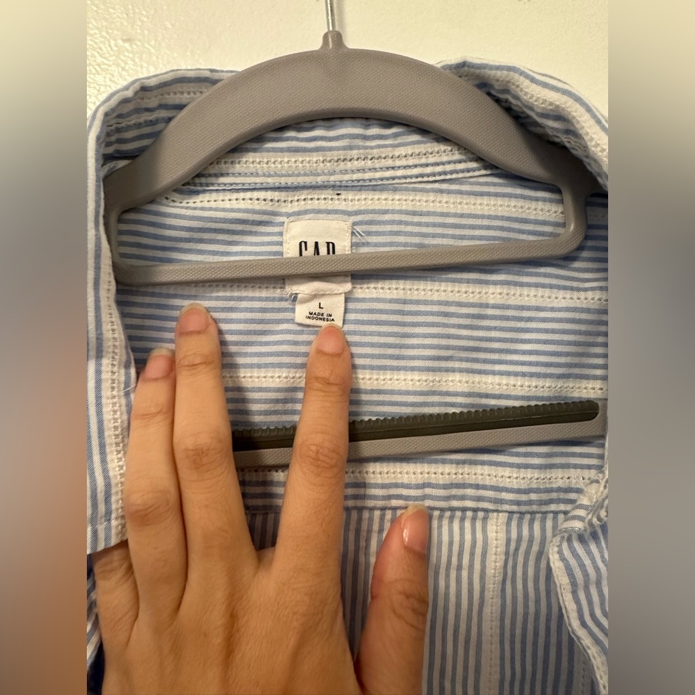 Women's Gap Long Sleeve Button Up Shirt stripped blue & white - Picture 2 of 3